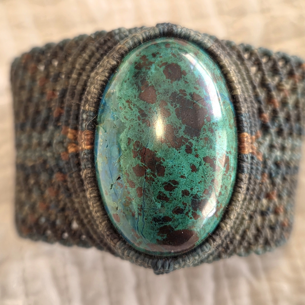 Handwoven Macrame Bracelet with Turquoise Green Cabochon Stone.